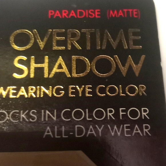 Revlon Overtime Shadow Paradise Matte Eyeshadow Palette ๐จ - Picture 5 of 10